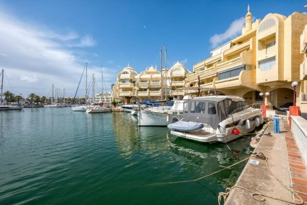 Luxury Apartment With Sea Views In Puerto Marina