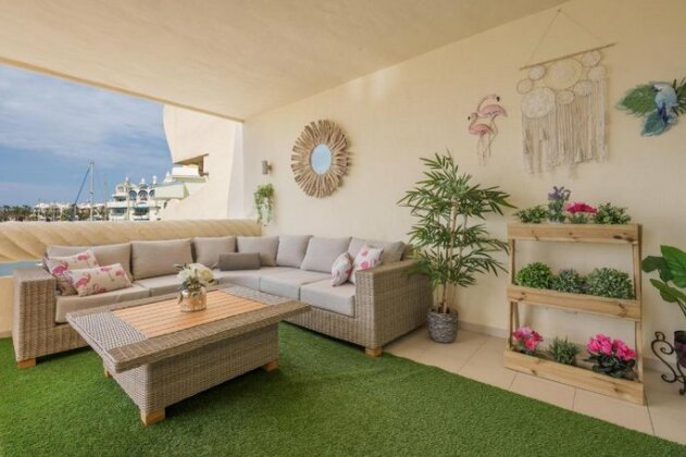 Luxury Apartment With Sea Views In Puerto Marina - Photo2