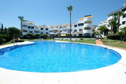Spacious 3 bedrooms apartment within walking distance to the beach
