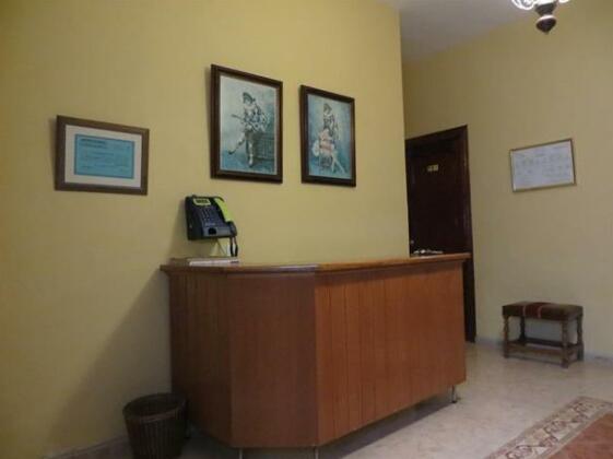 Hostal Restaurante Reina - Photo2