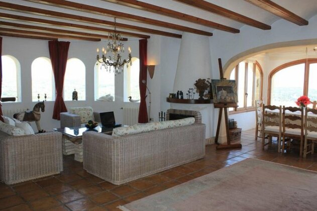 Classical and Romantic Villa - Photo4