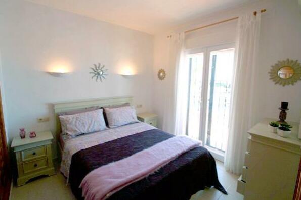 Jean Benitachell - Photo4