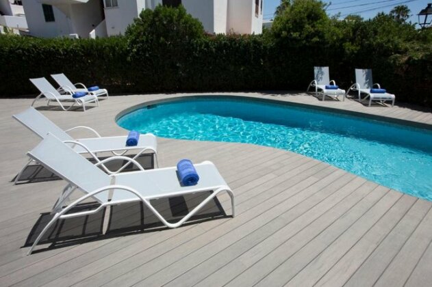 Ferrera Suites - Photo2