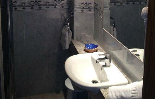Hotel Amoros - Photo2