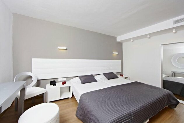 Hotel & Spa S'Entrador Playa - Photo5