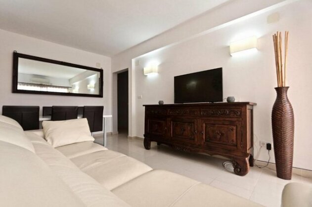 3- Bedroom Apartment In The Centre Of Calpe With Nice Living Room 1 Bathroom - Photo3