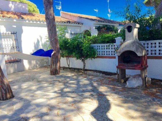 House With 2 Bedrooms in Chiclana de la Frontera With Enclosed Garden and Wifi - 200 m From the Bea - Photo4