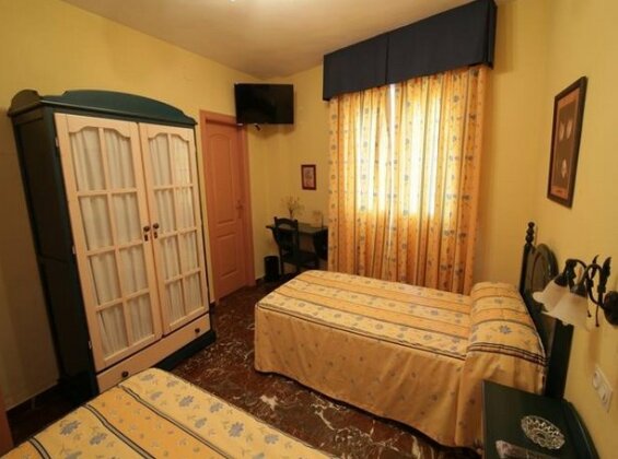 Apartamentos Turisticos La Fonda - Photo2