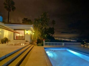 Villa with pool terrace - F7641