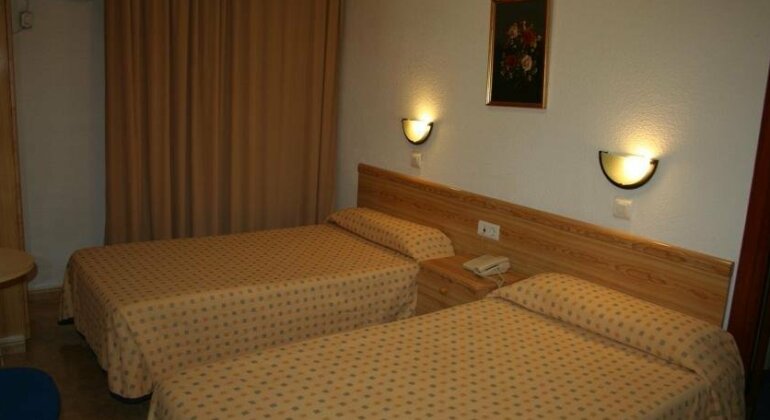 Hostal El Altet - Photo3