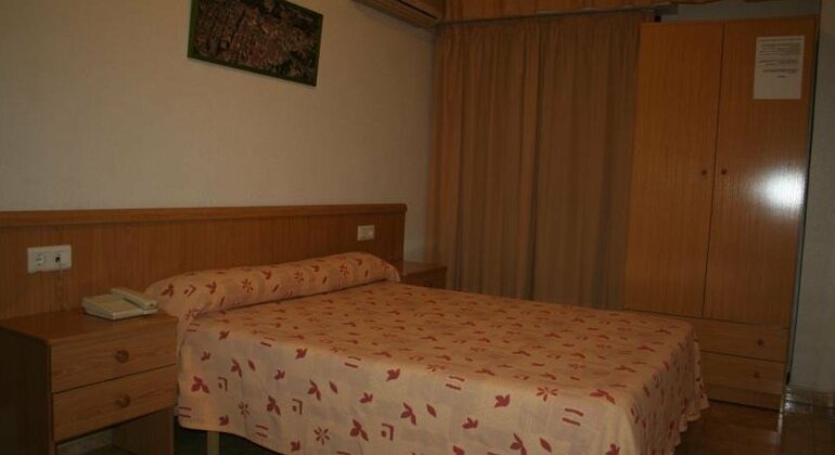 Hostal El Altet - Photo4