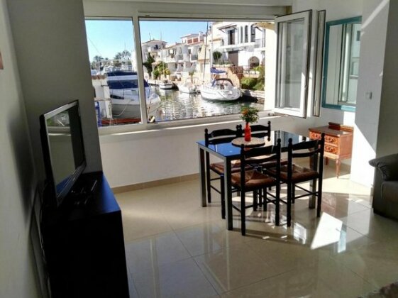 Waterside Apartment - Two Bedroom - Photo2