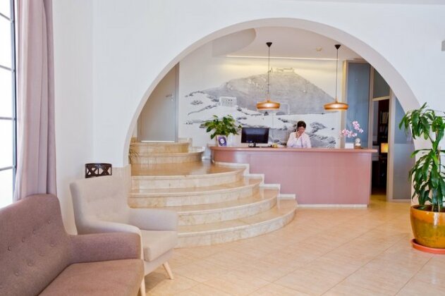 Hostal Jeni & Restaurant - Photo2