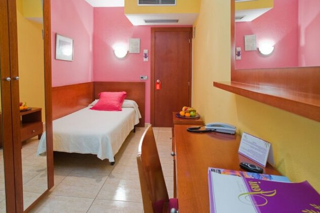 Hostal Jeni & Restaurant - Photo5