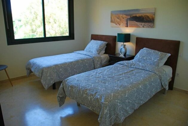 Tropical Holiday Apartment - Photo5