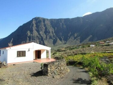 Stylish Bungalow With Great Sea And Mountain Views
