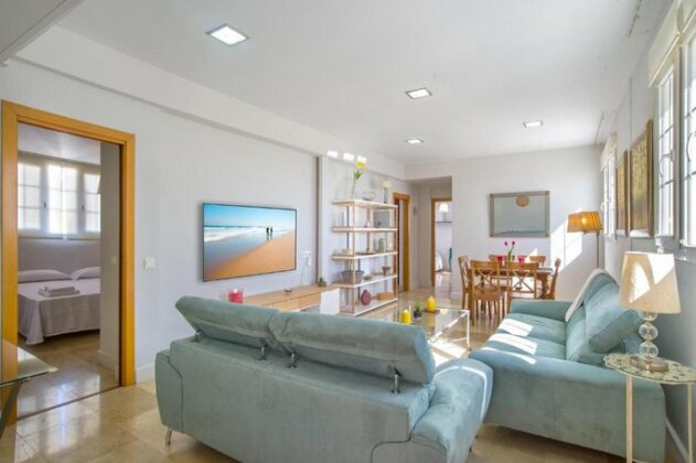 Penthouse Seafront by Ramsol - Photo4