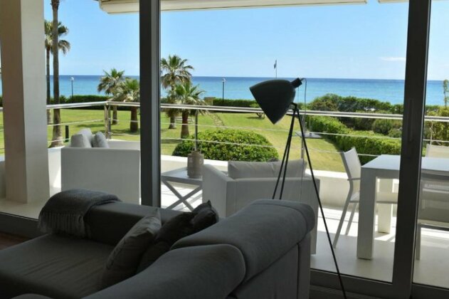 Luxurious Apartment In Front Of The Beach Gava Mar - Photo2