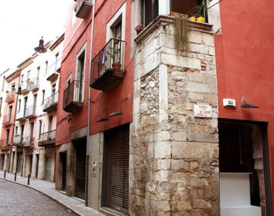 Girona Medieval Suites Apartments