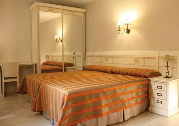 Hotel Versalles - Photo2