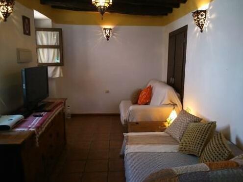 Lovely Restored Character Townhouse - Photo3