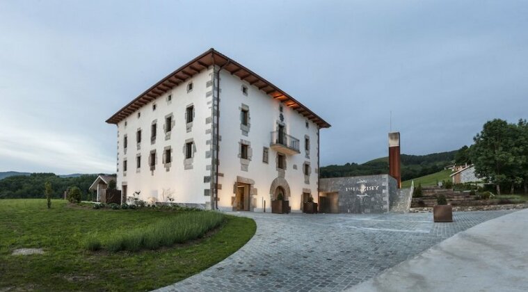 Palacio de Yrisarri by IrriSarri Land