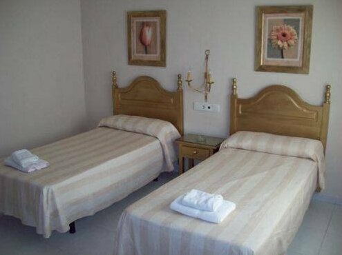 Hostal Victoria La Carlota - Photo4