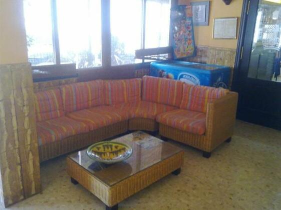 Hostal Restaurante Carlos III - Photo2