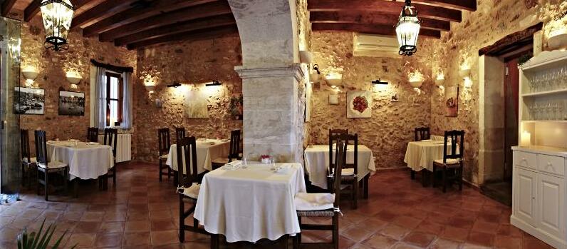 Daica Restaurant I Petit Hotel - Photo4