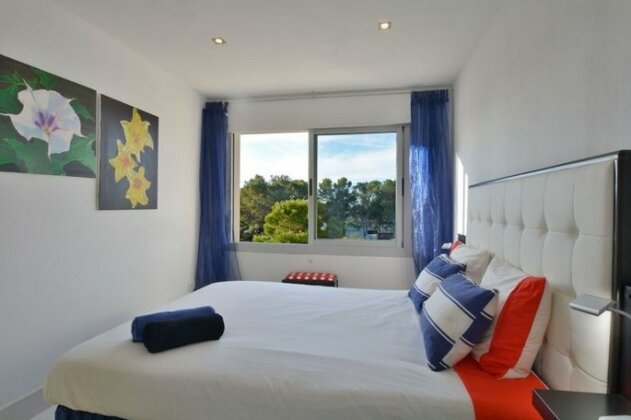 Modern Villa with Pool - Photo3