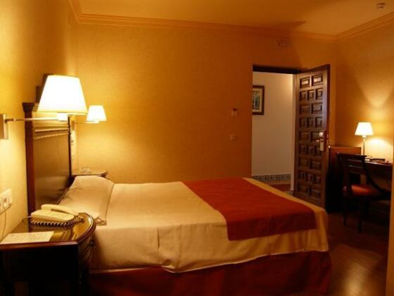 Hotel Santo Domingo Lucena - Photo5
