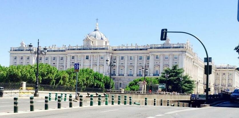 Apartamentos Palacio Real 789