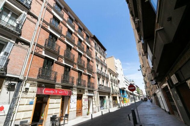 Feelathome Madrid Suites Apartments - Photo3