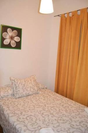 Village Apartments Avenida America - Photo4