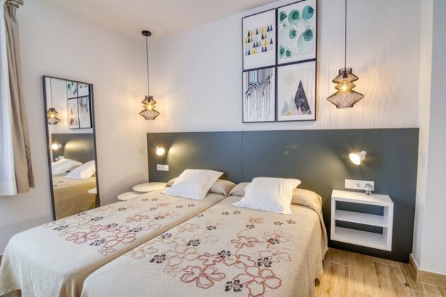 Hostal La Isla Mahon - Photo2