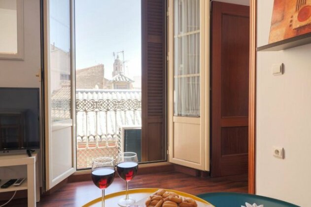 Brand New One Bedroom Cathedral Views - Photo3