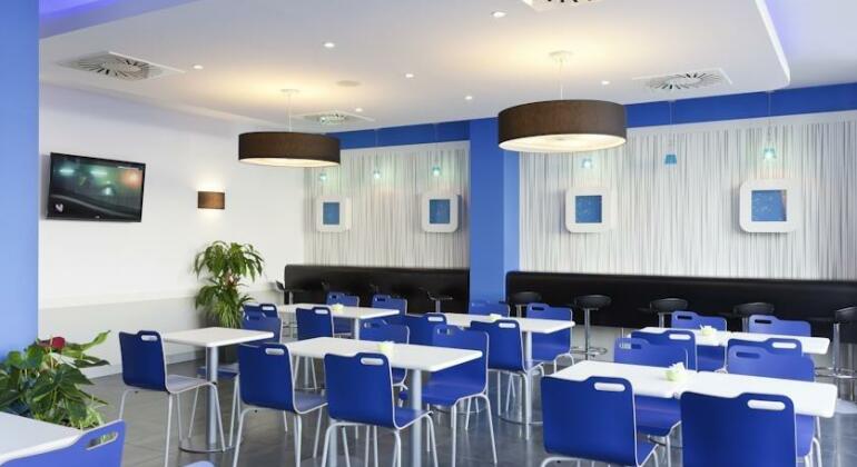 Ibis Budget Malaga Centro - Photo2