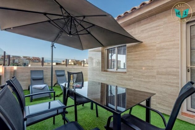 Luxury Home With Terrace - Photo4