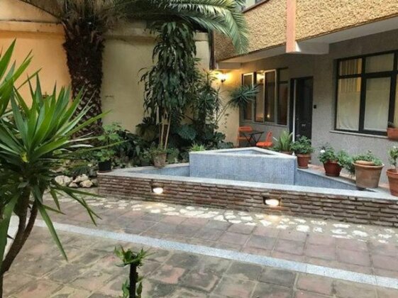 Patio de los Martires - Photo3