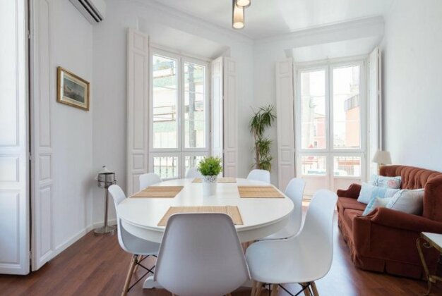 Sunny Malaga Apartments - Photo2