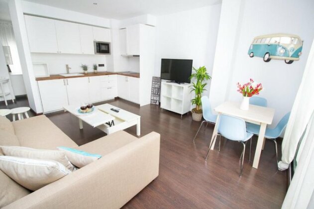 Trendy Modern Apartment - Photo2
