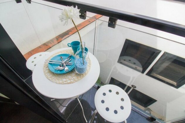 Trendy Modern Apartment - Photo3