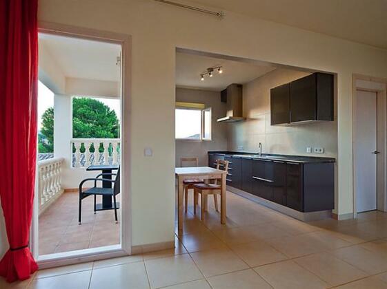 241 E - Photo3
