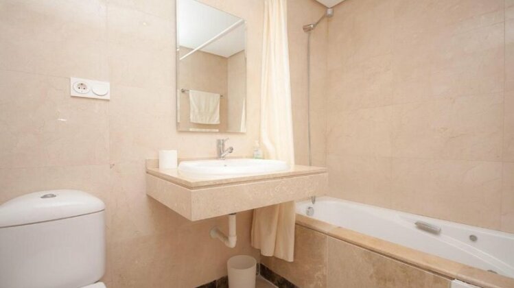 Duquesa Village 12 48 02 - Photo3