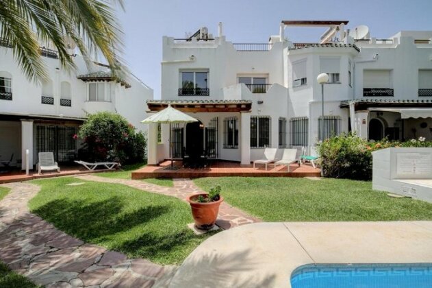 Contemporary and exclusive 3 Bedroom townhouse Nuevo Andalucia