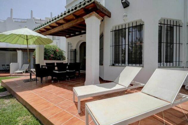 Contemporary and exclusive 3 Bedroom townhouse Nuevo Andalucia - Photo2