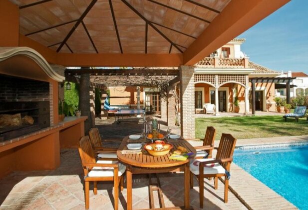 Holiday villa with 5 bedrooms private pool Nueva Andalucia Marbella - Photo3