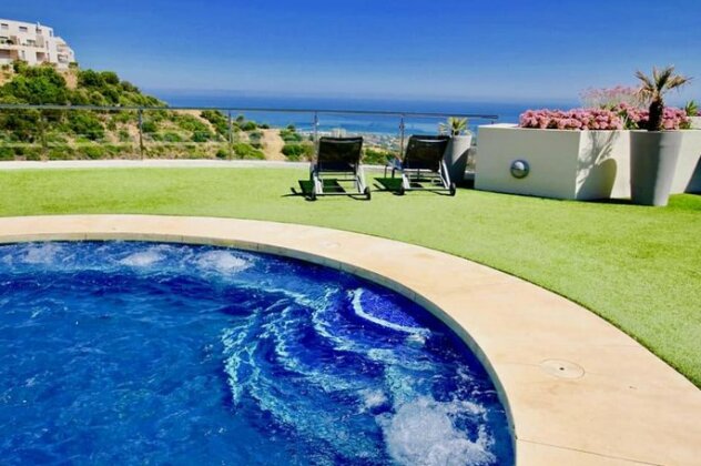Luxury 2 bed/2 bath Sea and Mountain view Marbella Resort apartment - Photo5