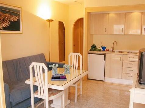 Marbella Inn Aparthotel - Photo3