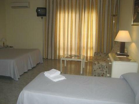 Marbella Inn Aparthotel - Photo5